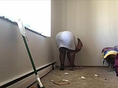 Watch a curvy black MILF cleaning in high definition
