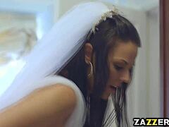 Simonys Hochzeitstag ist gefüllt mit intensiven Gruppensex