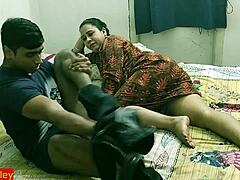 Una tía india madura es follada fuertemente por su sobrino joven, por favor no ejacule adentro
