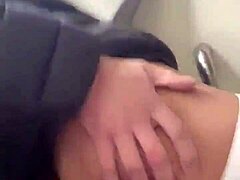 Tahar seksa z amaterskim gejem Anthonyjem Austinom na javnih straniščih