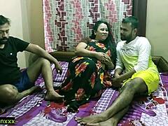Interrassischer Dreier mit einer sexy indischen MILF und ihrem Liebhaber