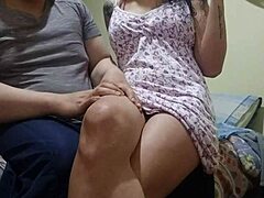Una vera moglie argentina riceve un massaggio sensuale con un grosso culo e grandi tette