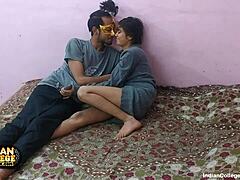 Guarda questa ragazza indiana magra farsi riempire la figa e il culo di sperma in questo video porno fatto in casa