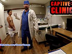 Dokter Tampa memuaskan fetish pasien dengan pemeriksaan payudara dan vagina alami