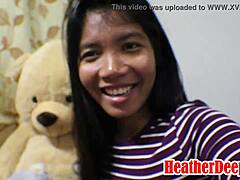 Heather Deep, uma adolescente tailandesa grávida, faz um boquete apaixonado e engole o esperma