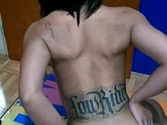 Η Anjinha tatuadas χρησιμοποιεί για πρώτη φορά ένα dildo σε αισθησιακή θέση