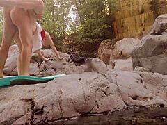 Sex în public pe malul râului: aventură în aer liber cu Liz și Ted