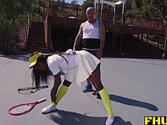 Acțiune anală dură cu Ana Foxxx, o milf de iben, și instructorul ei de tenis