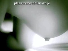 Koreansk kone har sensuel sex i brusebadet