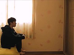 امرأة كورية جميلة تصبح شقية في فيديو ساخن