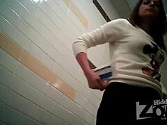 High heels and high tits: a retro peeing scene
