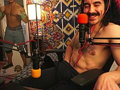 Гей порнозвездата Джералдо Ривера заема централната сцена в епизод 4 от неговата игра на ръба