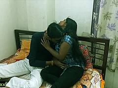 Amatérsky indický pár sa natáča, ako majú sex v hotelovej izbe