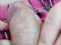 Wanita transgender gemuk yang lucu dan indah menikmati dirinya sendiri dalam cumshot POV jarak dekat