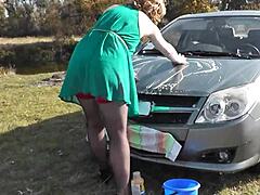 Busty MILF in stockings and high heels takes a car ride on the River Bank