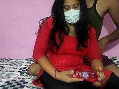 Sheela, egy piszkos lány, először élvezi az anális szexet egy pakisztáni videóban