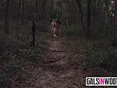 Велики пенис понижава Голдie Rush у шуми