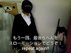 JKs, o anime asiatică, se masturbează într-un video hentai japonez