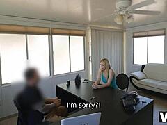 La traviesa audición de oficina de Allie Raes se convierte en una sesión de sexo caliente