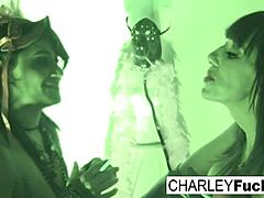 Charley Chase ve Alia Janine samimi bir buluşmaya giriyorlar