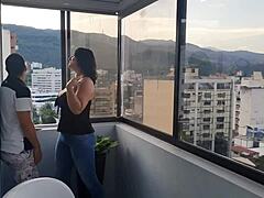 Отчаяната продажба на колумбийска жена води до сексуален контакт