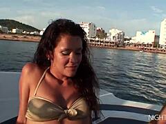 Самиа Дуартес ужива у сексу на отвореном са својим пикапом и пичком без длаке