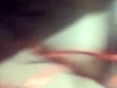 Amatör hemmagjord video av styvmammor vild dildo lek