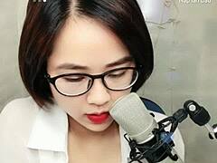 핫한 업라이브 쇼에서 유혹적인 아시아 미녀