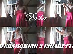 Dashas extremsport och rökande fetisch i en klassisk video