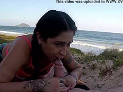 Suaya Ganesha et Joy Cardozo s'engagent dans un sexe en plein air sur une plage pour recevoir de l'aide pour déballer une voiture