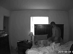 Seks di kamar gelap dengan kamera tersembunyi!