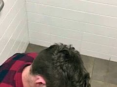 Latino Pajero gets caught masturbating in the bathroom
